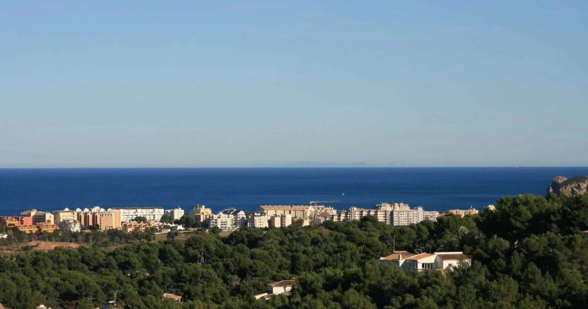 Terreno de tres parcelas con vistas al mar