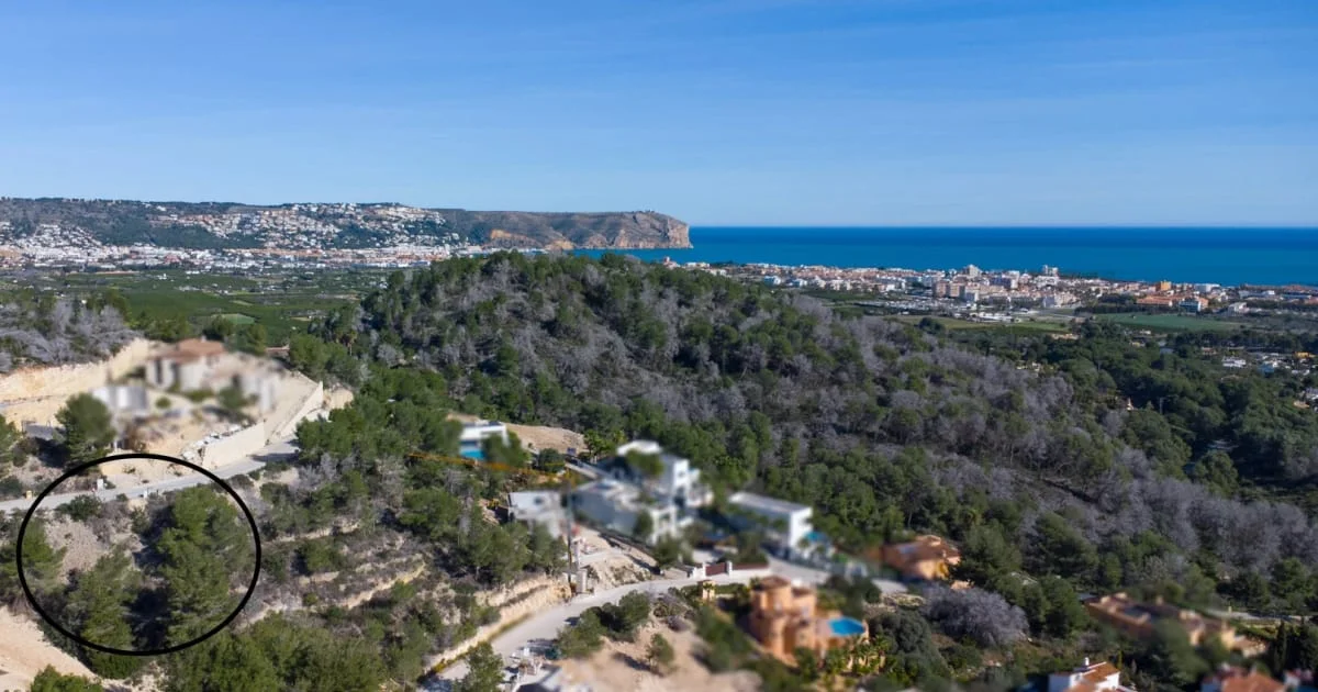 Buildable Jávea plot with sea views