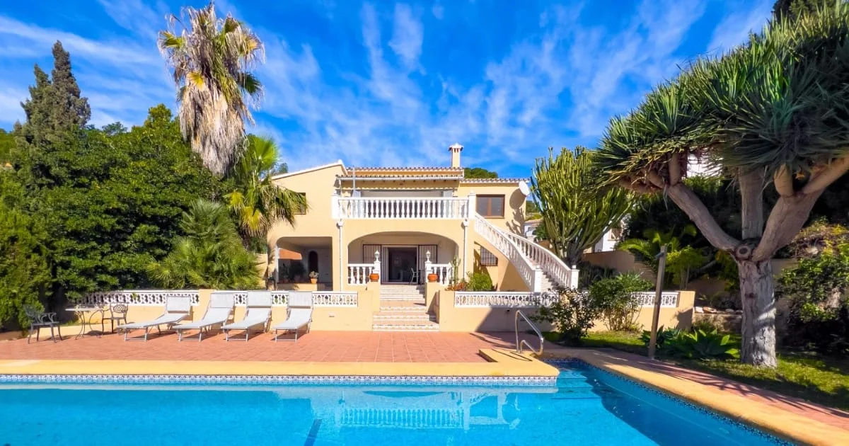 Private sea-view villa near Moraira centre
