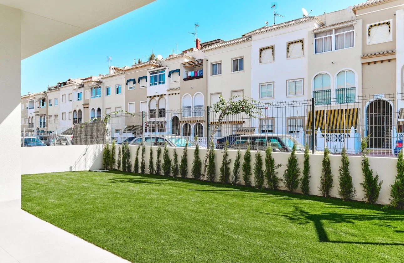 New Torrevieja bungalow near the sea