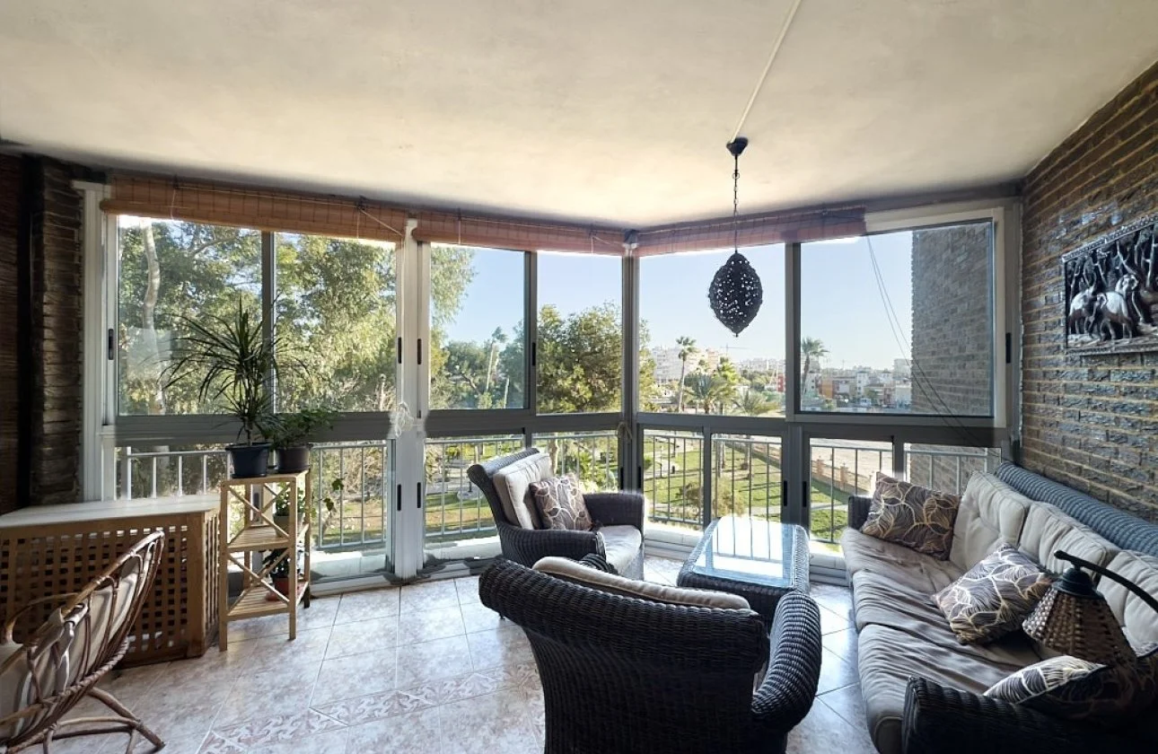 Apartamento reformado en primera línea, 2 dormitorios