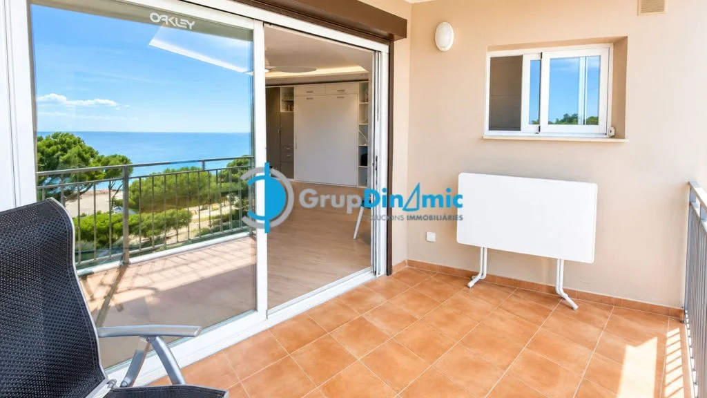 Renovated sea-view studio in La Fosca