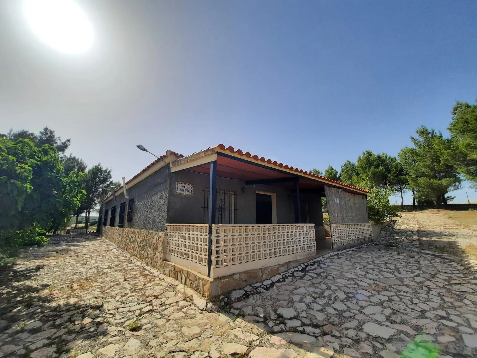 Casa rural en Alpera con parcela de 15.000 m²