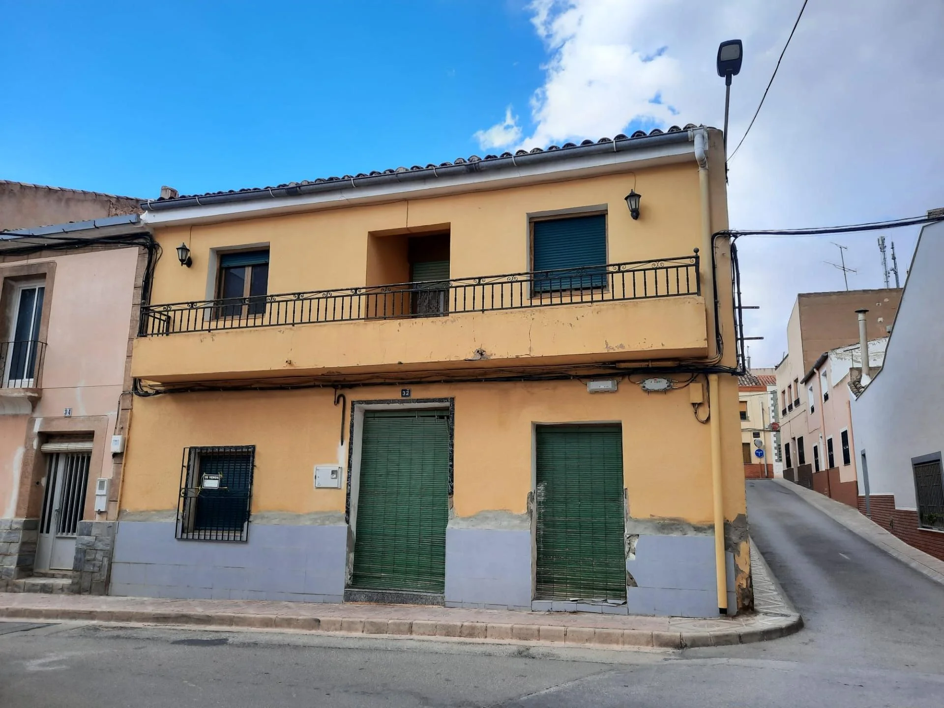Casa céntrica de cinco habitaciones en Montealegre