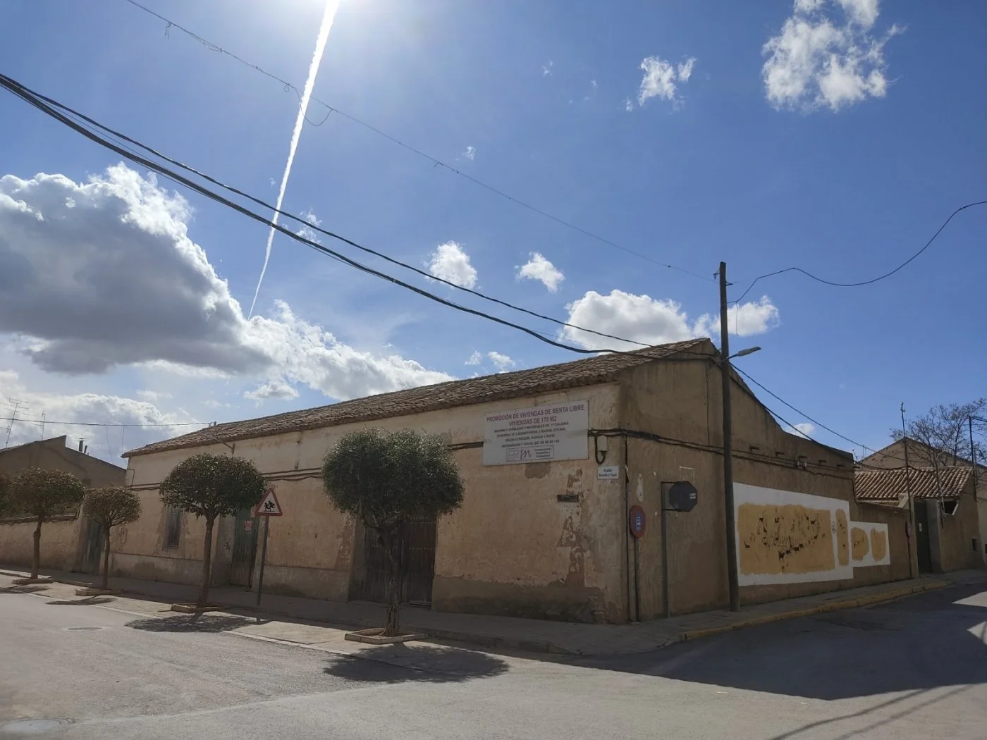 Solar reparcelado de 2.000 m² en Alpera