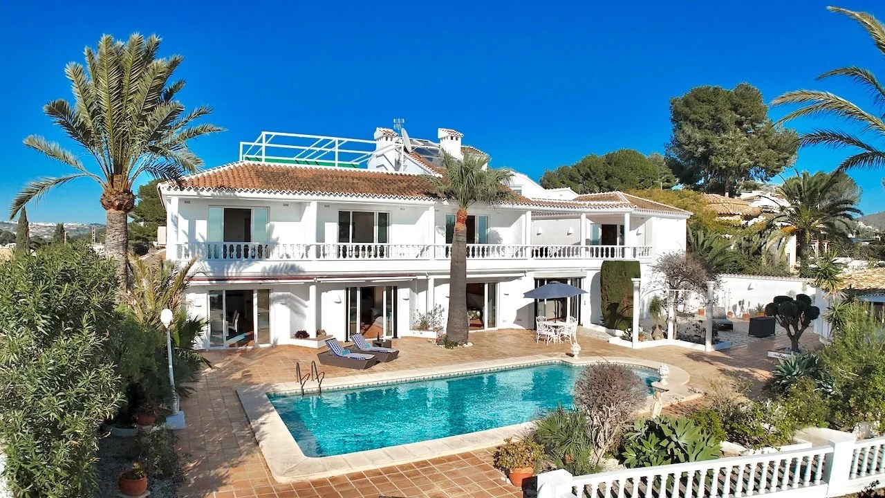 Gran villa con vistas al mar y licencia wellness
