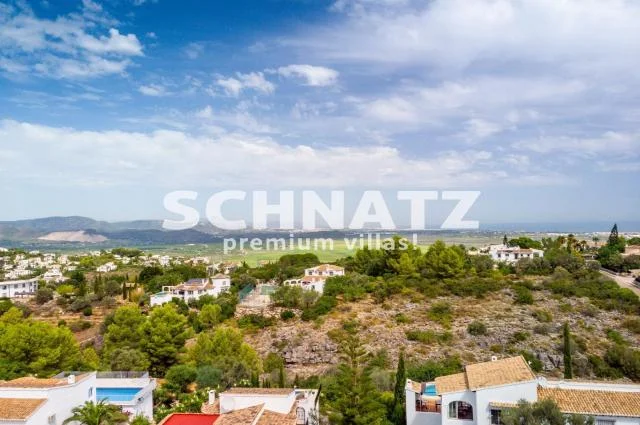 Large plot with panoramic sea views