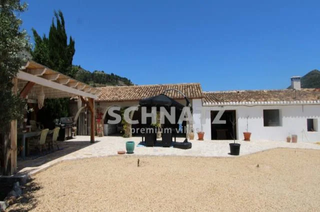 Modernized Alcalalí finca with four bedrooms