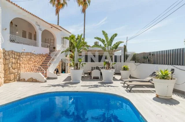 Sea-view villa in Moraira, 4 bedrooms