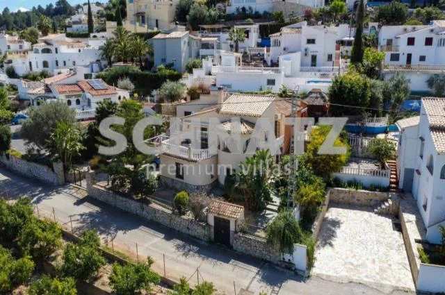 Villa en Orba con piscina y 4 dormitorios