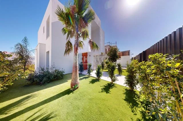 Three-bedroom villa with sea views