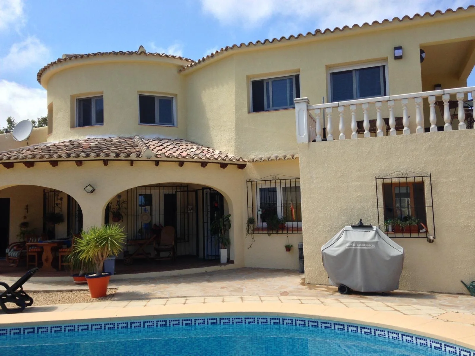 Villa reformada en Moraira con piscina privada