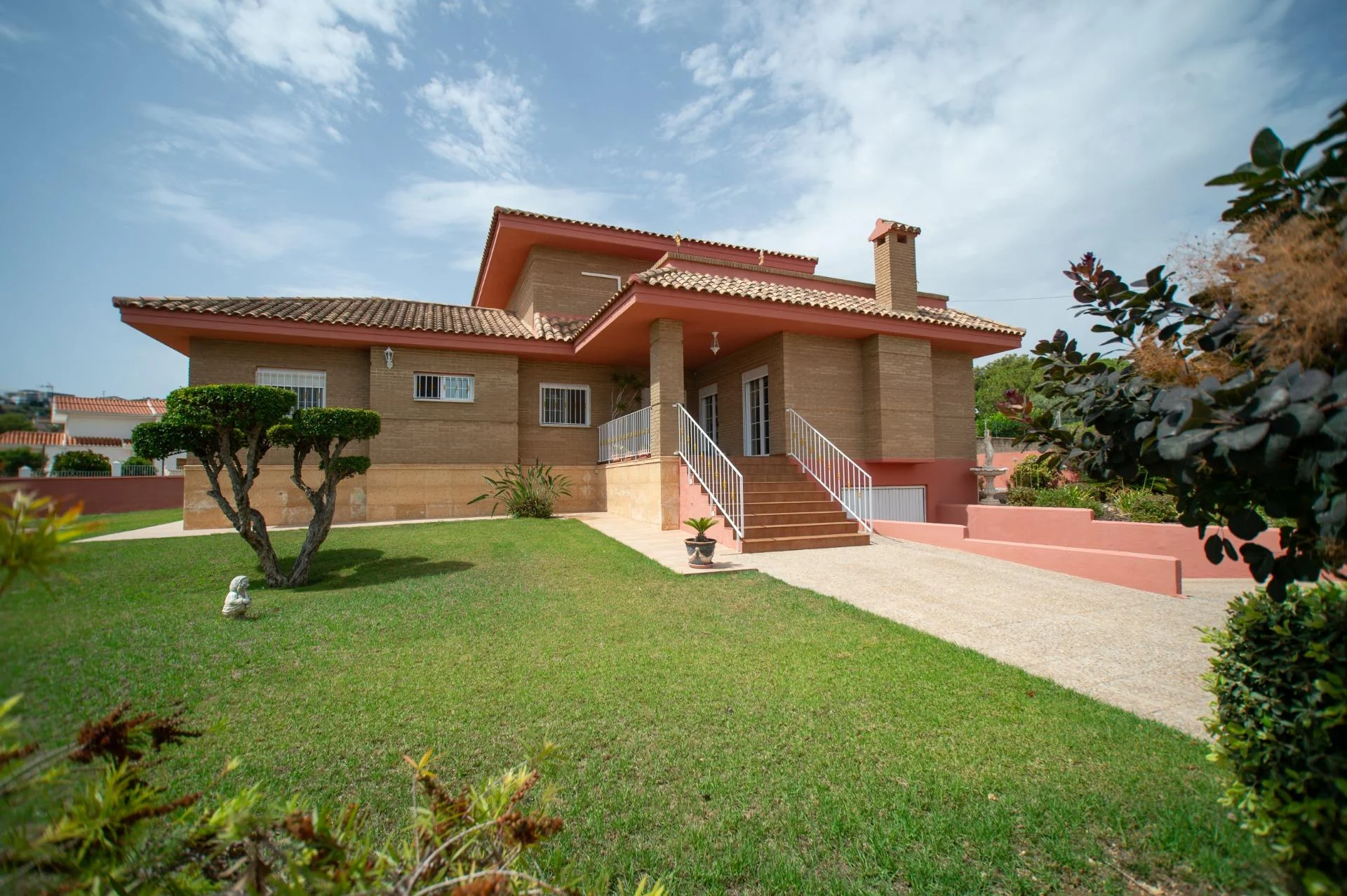 Chalet reformado en Calicanto con seis dormitorios