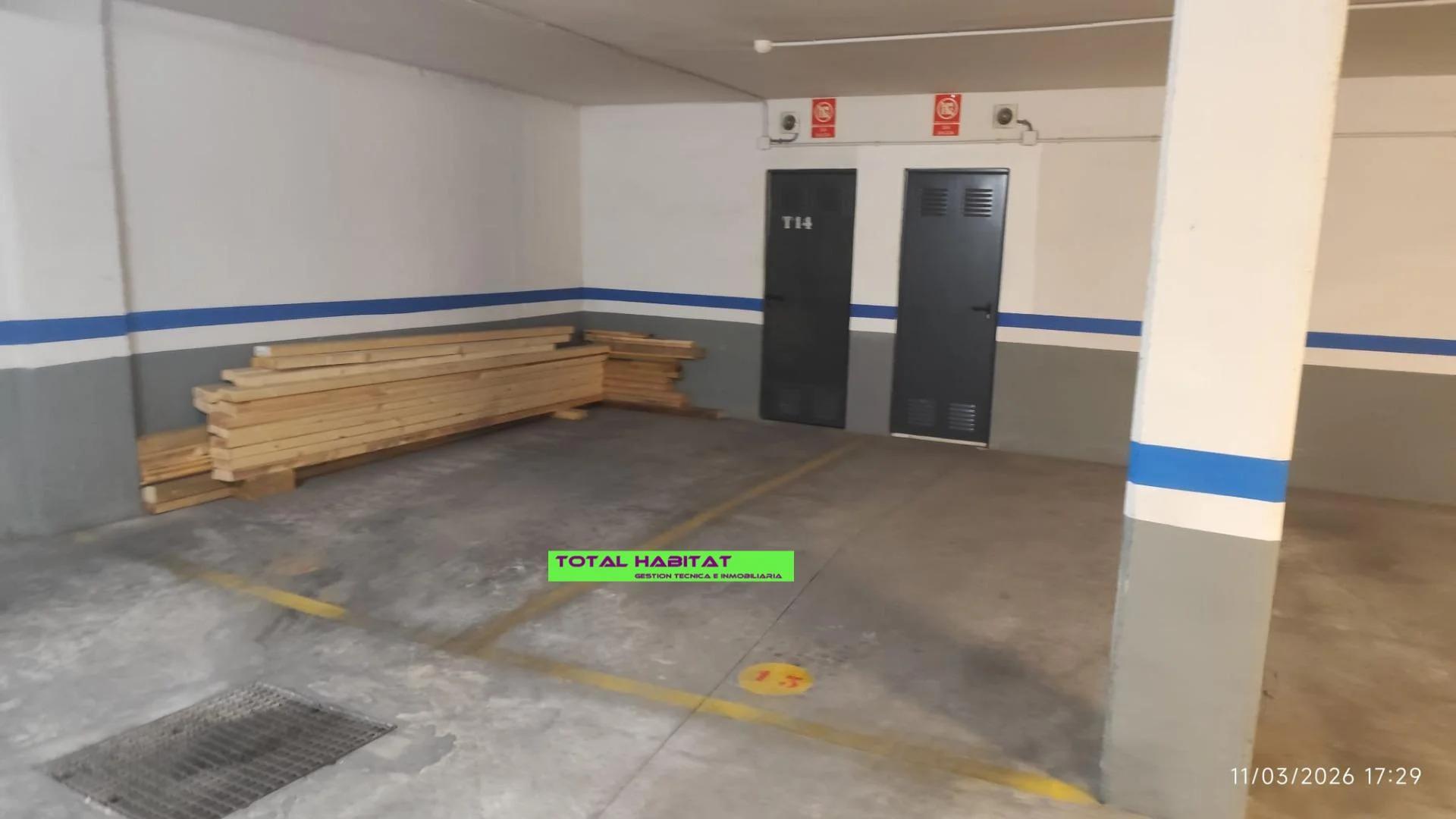 Garaje para coche grande con trastero
