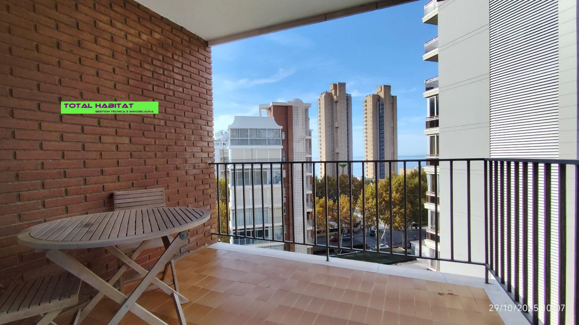 Piso con vistas al mar, garaje y 2 dormitorios
