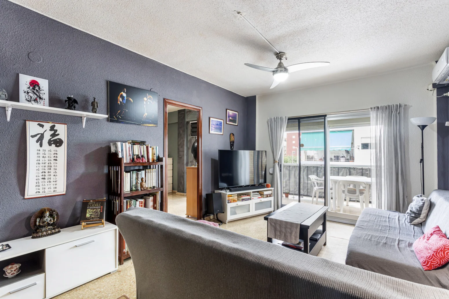Coastal apartment with three bedrooms