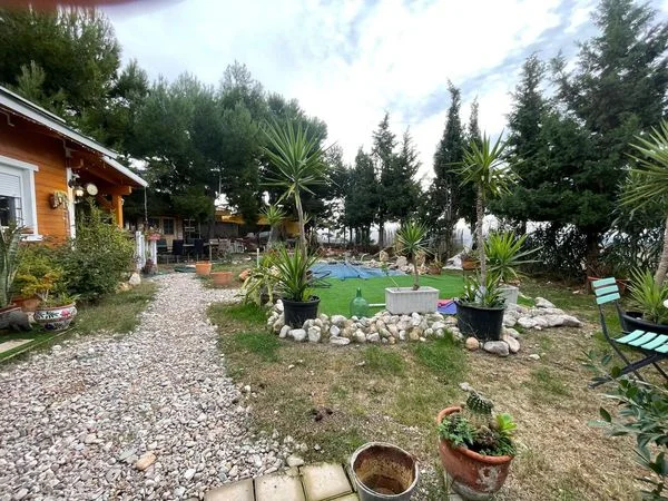 Urban plot with legalizable two-bedroom home