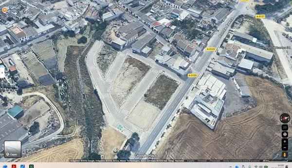 Solar urbano en Ronda Baena, 145 m²