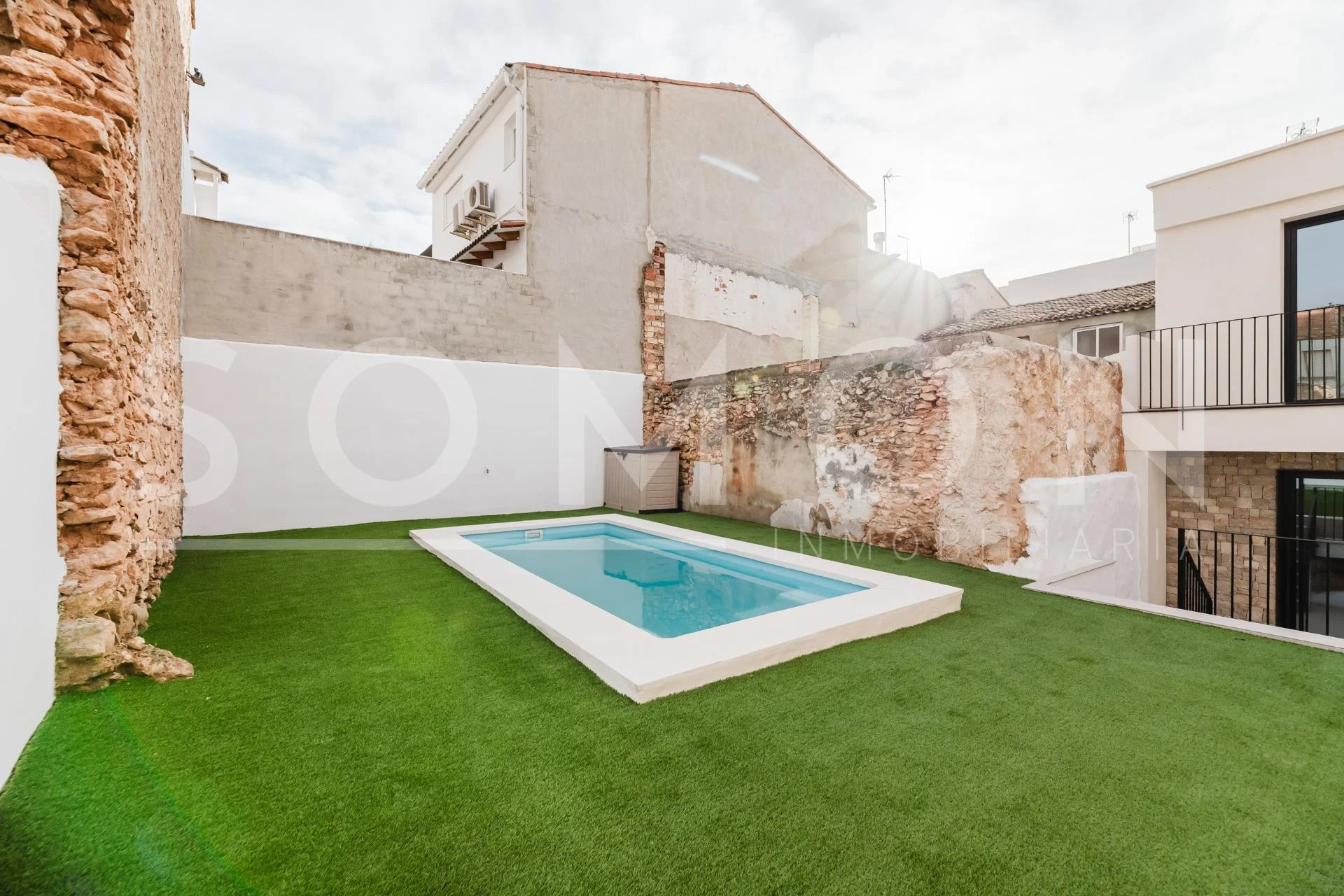 New four-bedroom villa with pool