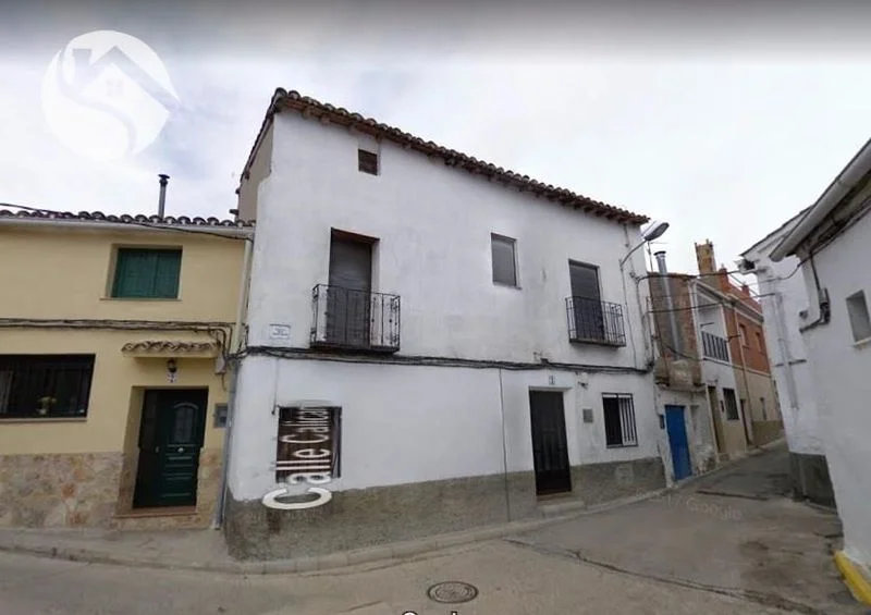 Casa de época de tres dormitorios en Cardenete