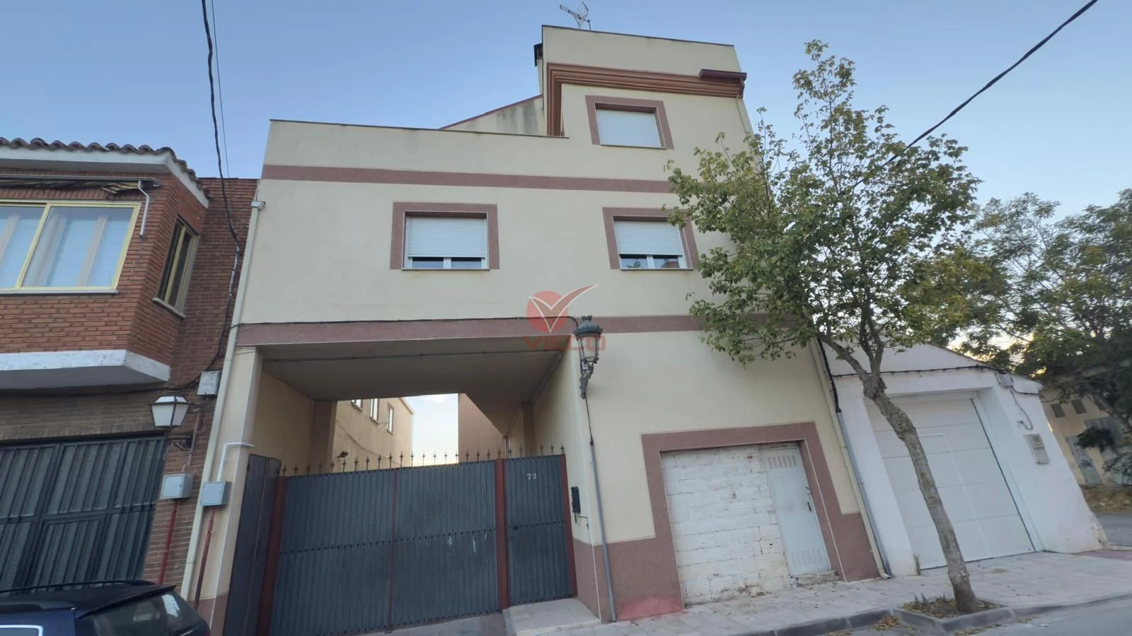 Rented three-floor townhouse, five bedrooms
