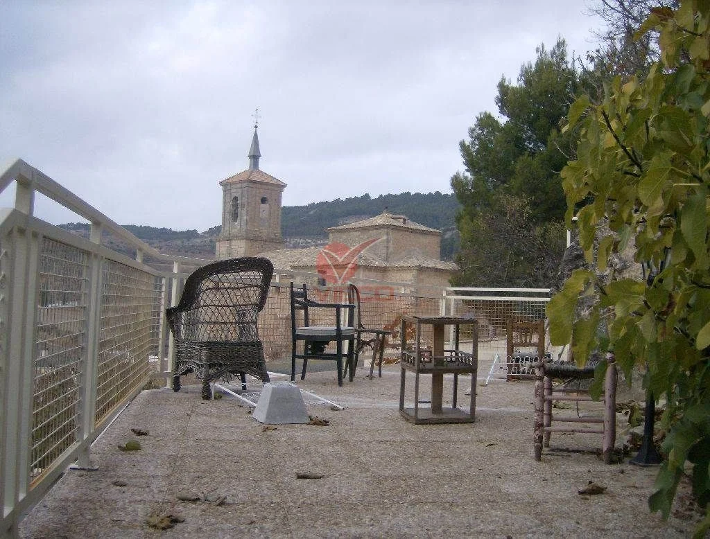 Casa restaurada de tres plantas con terrazas
