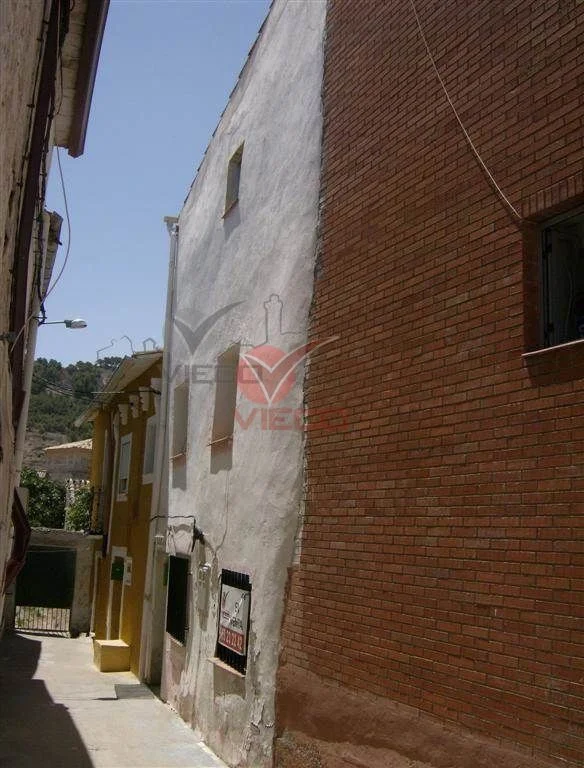 Affordable three-bedroom house in Gascueña