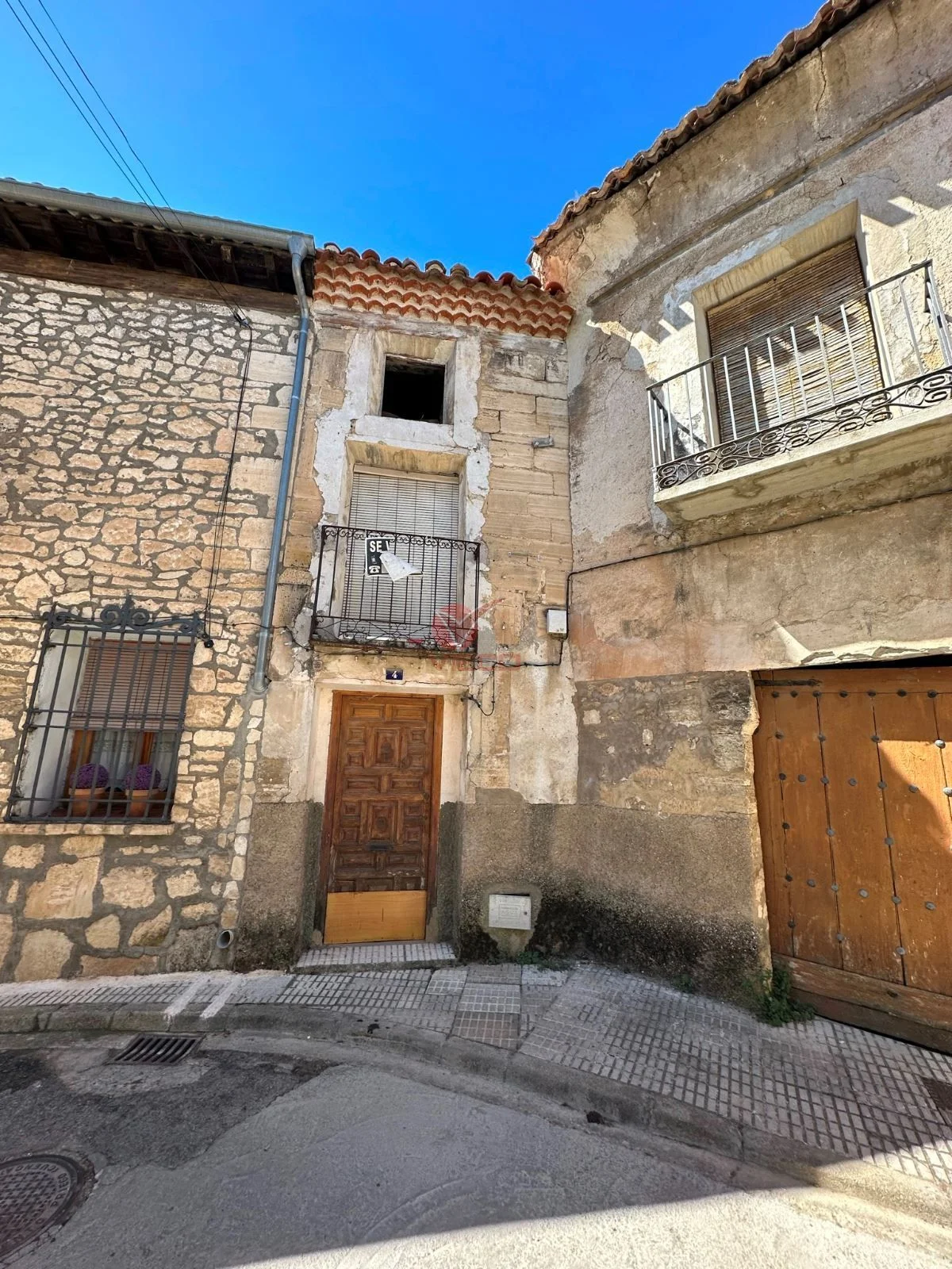 Large manor house with Vega views
