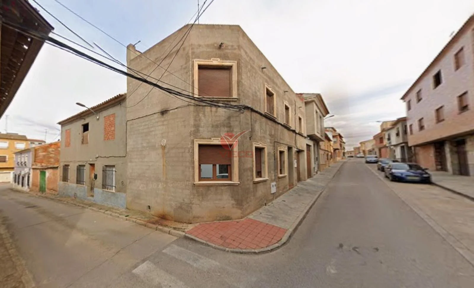 Casa unifamiliar alquilada con cámara superior