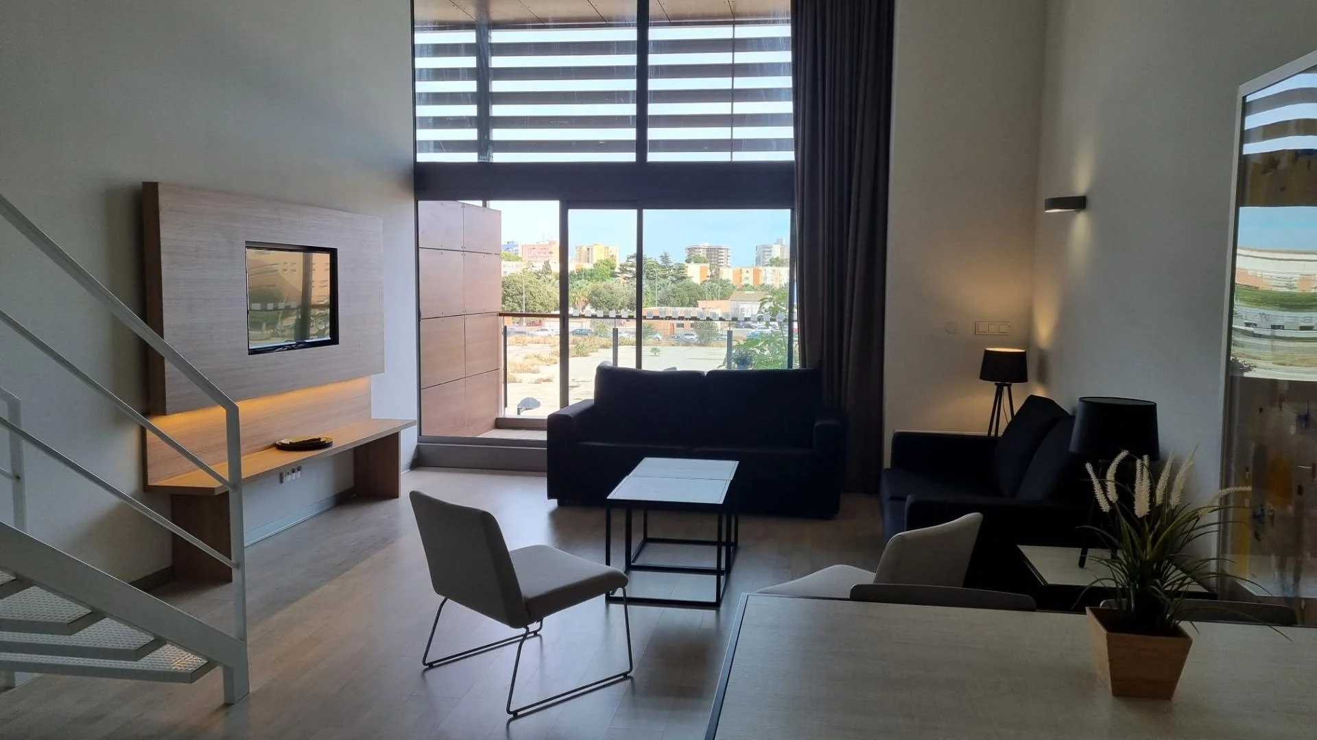 Design loft with garage in Patraix
