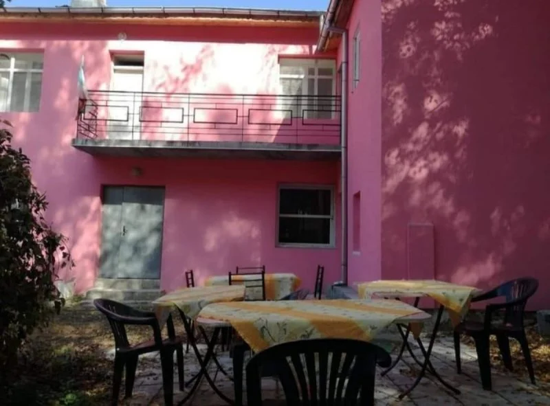 Casa grande de 17 dormitorios junto a manantiales