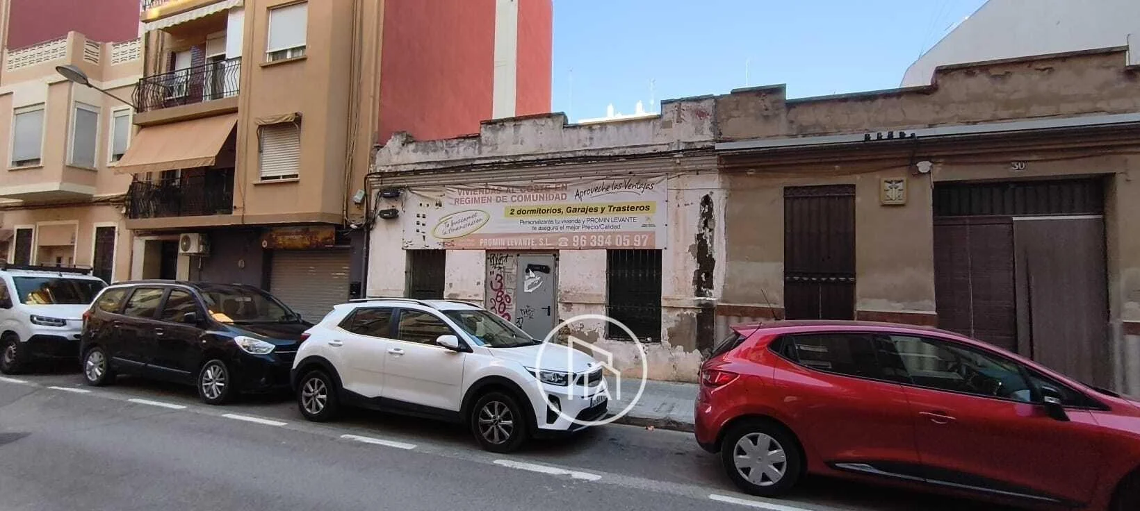 Urban Valencia plot with existing house