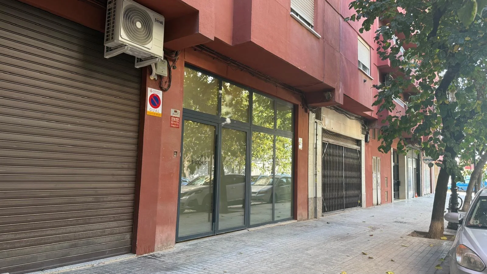 Amplio almacén en Malilla, 240 m²