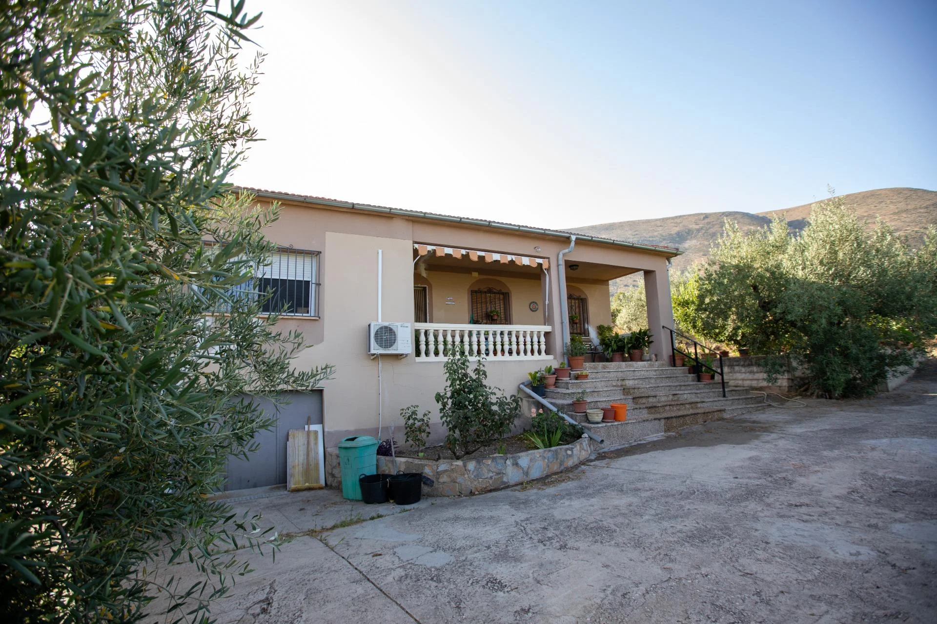 Chalet cerca de Almudaina con 10.000 m²