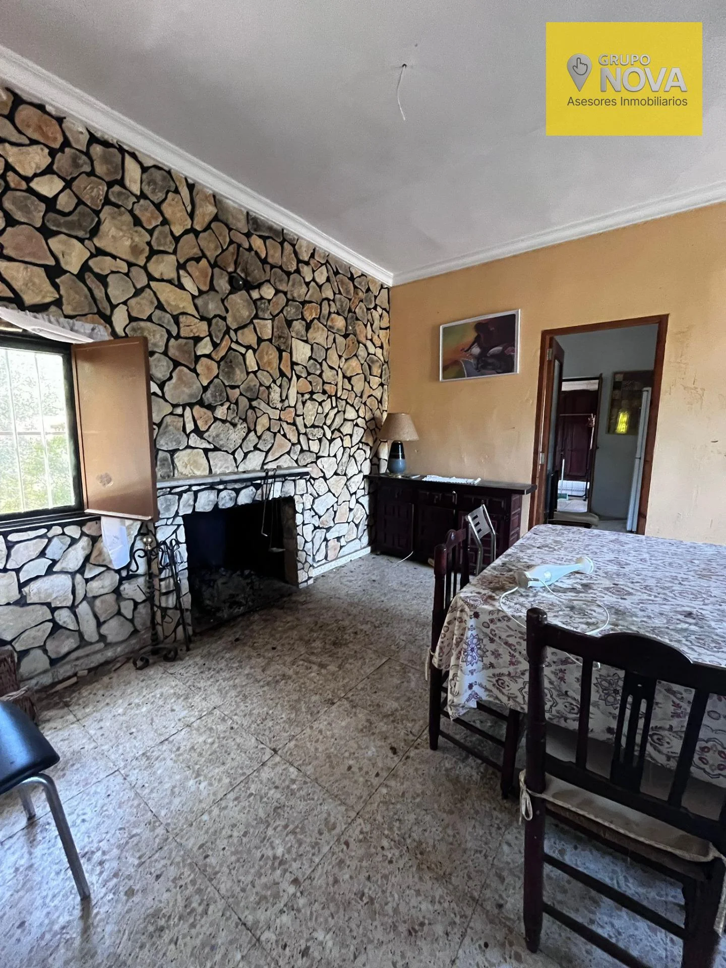 Three-bedroom house with private parking