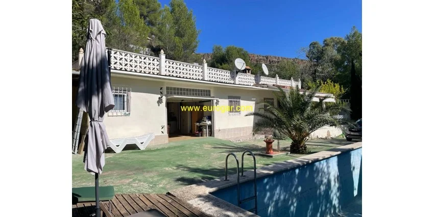 Chalet rústico con piscina y parcela
