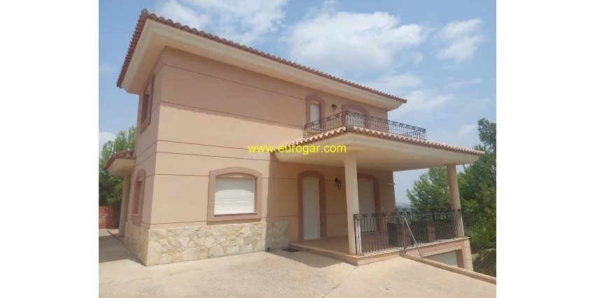 Chalet en Calicanto con gran parcela