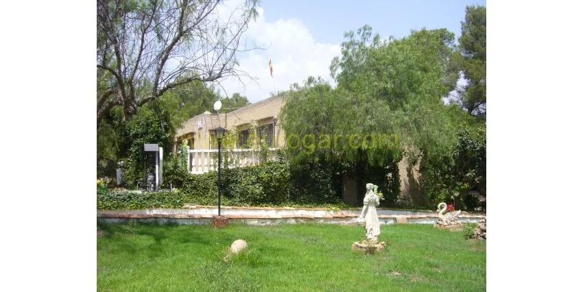 Rustic chalet with 9,141 m² plot