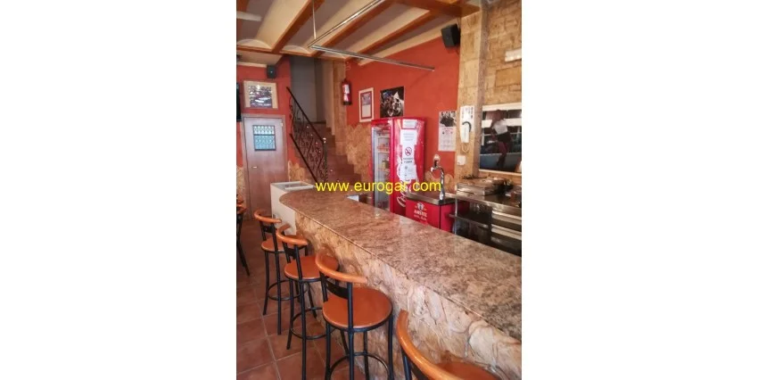 Local comercial céntrico en Cheste, 104 m²