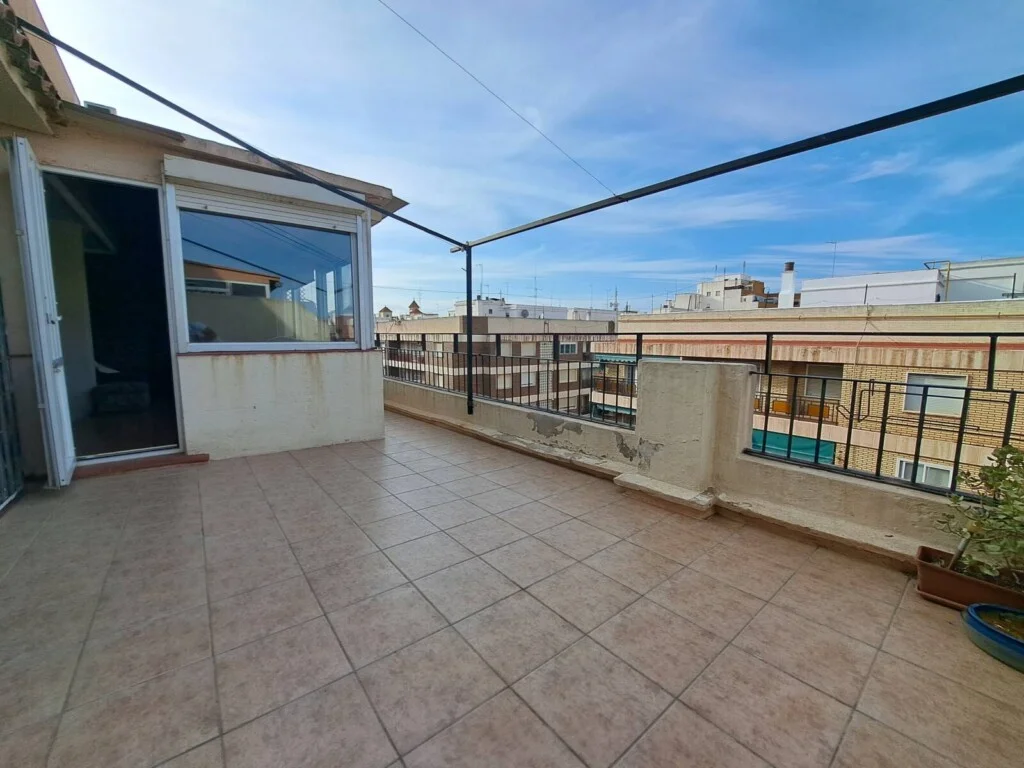 Renovated Patraix penthouse, 3 bedrooms