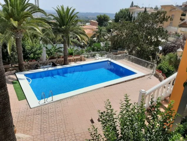 Amplio chalet en Calicanto con piscina