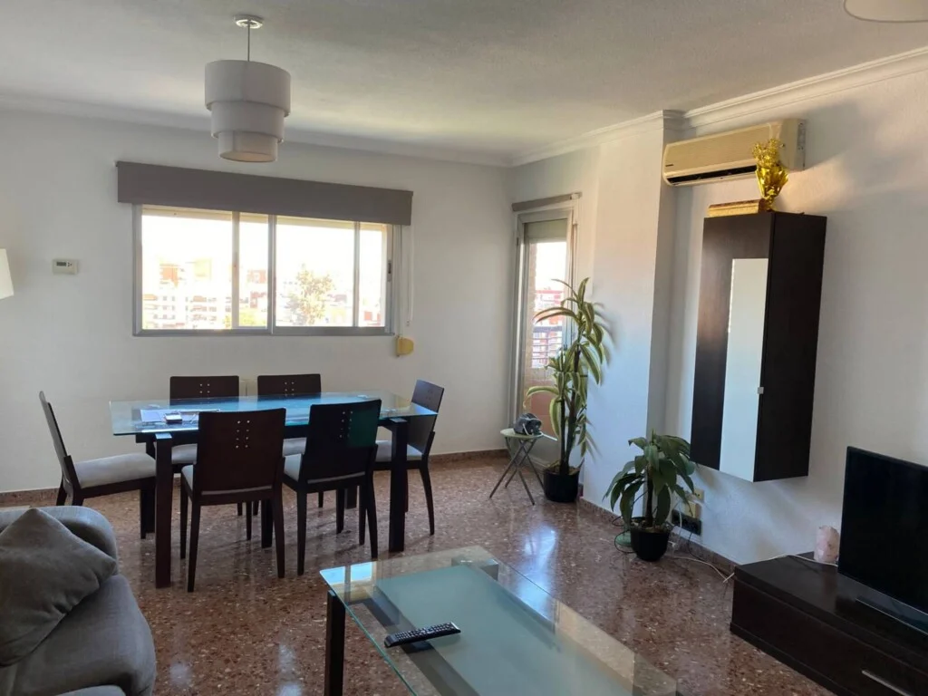 Piso de cuatro habitaciones en Xirivella