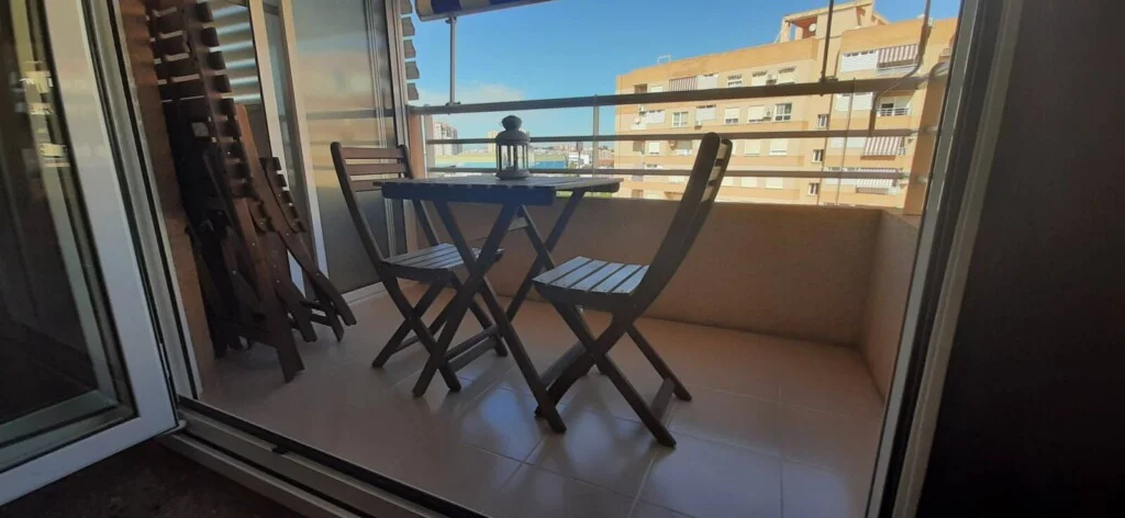 Three-bedroom flat with pool access