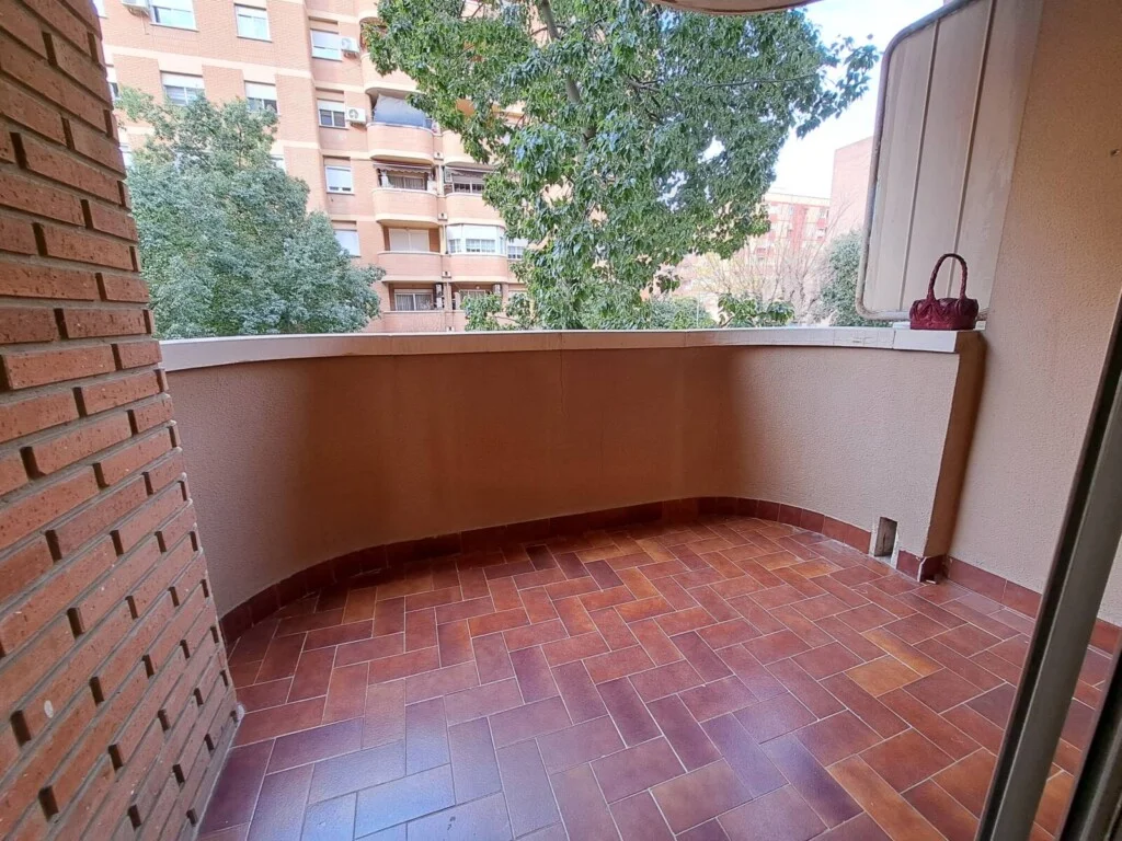 Piso de cinco dormitorios con garaje en Patraix