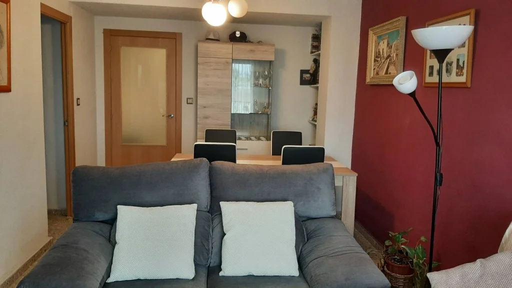 Renovated Valencia flat, four-bedroom layout