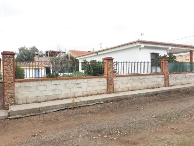 Single-storey chalet with pool, four bedrooms