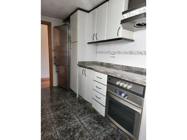 Piso cuidado en quinta planta del Cabanyal