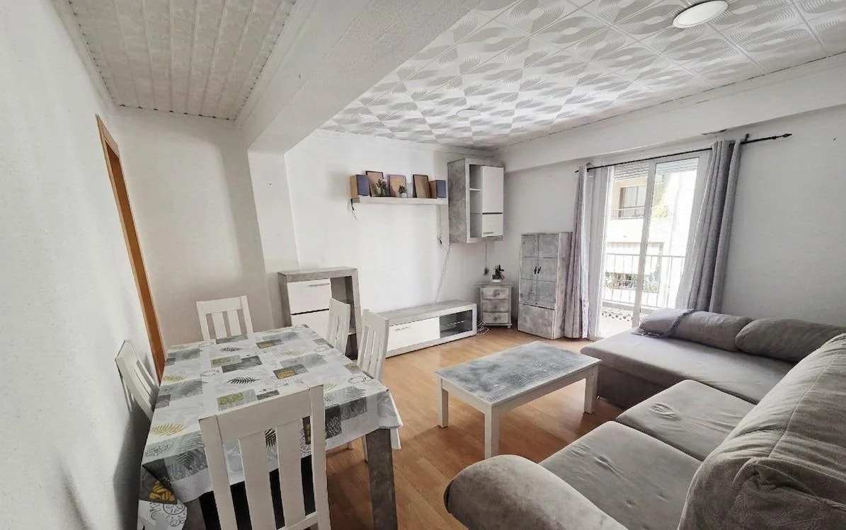 Bright three-bedroom flat in Raval