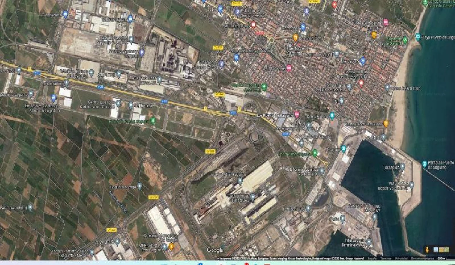Solar industrial cerca del puerto