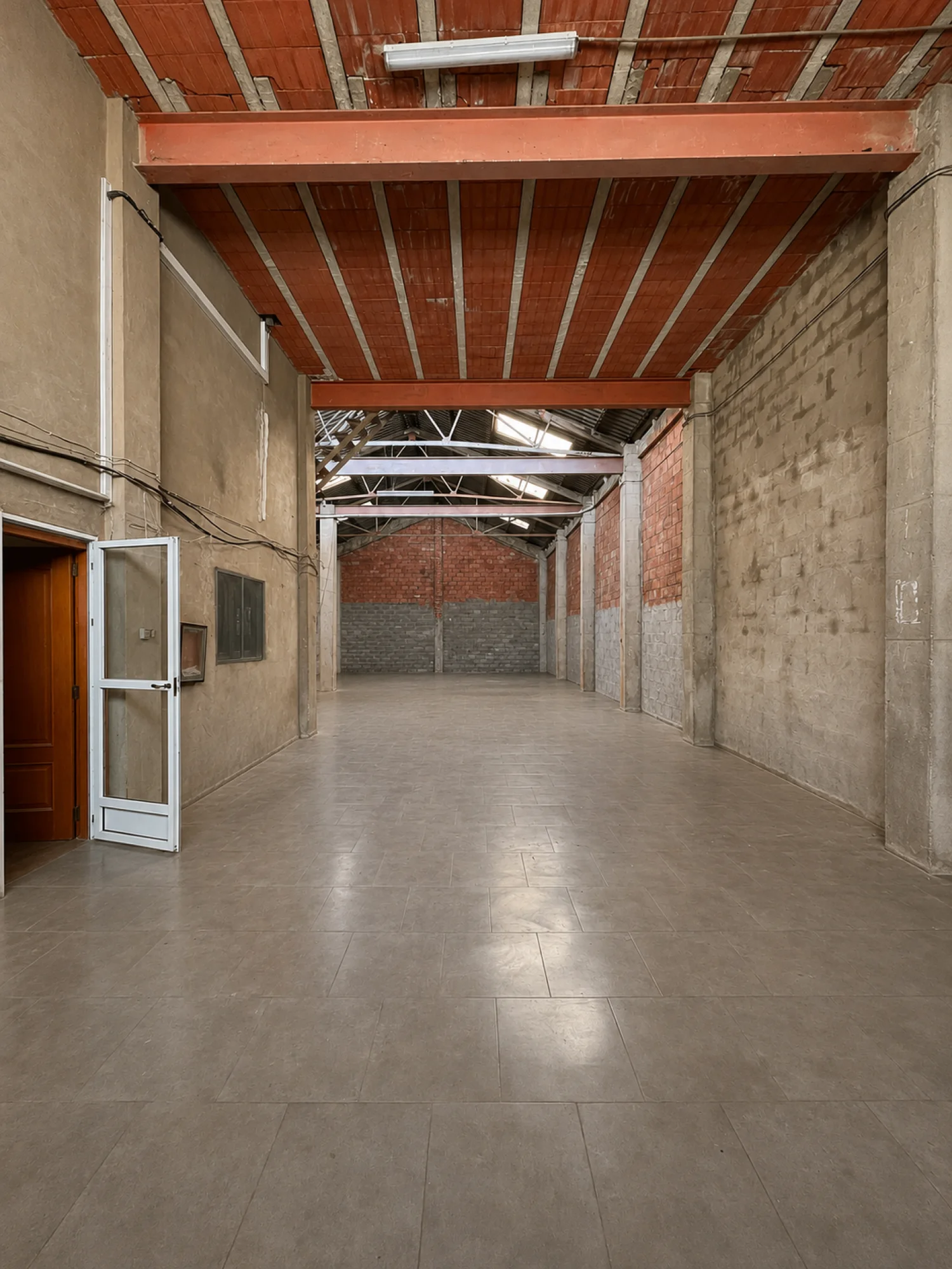 Almacén industrial adaptable de 294 m²